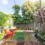 Modern And Stylish 2 Bd House In Claremont