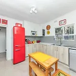 Modern And Stylish 2 Bd House In Claremont