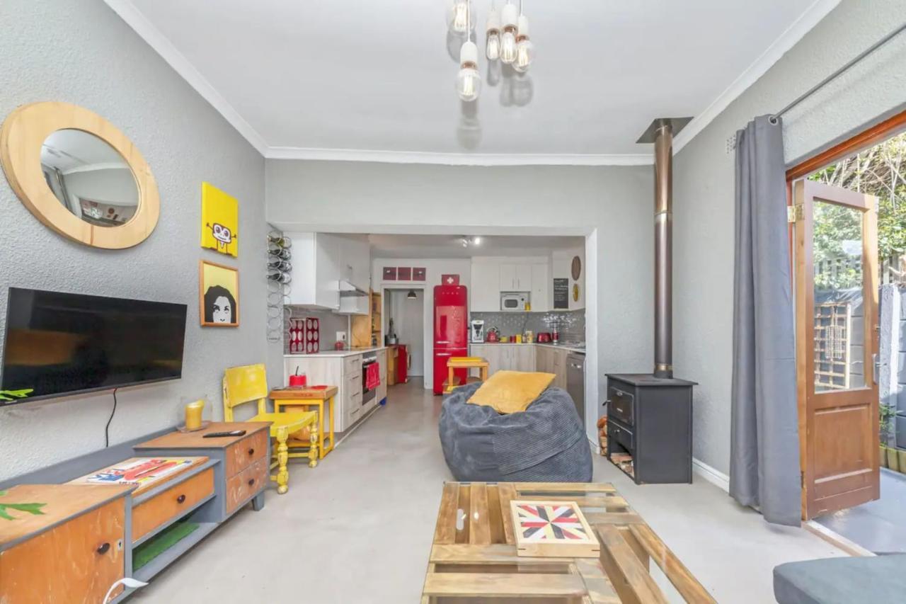 Modern And Stylish 2 Bd House In Claremont Holiday home