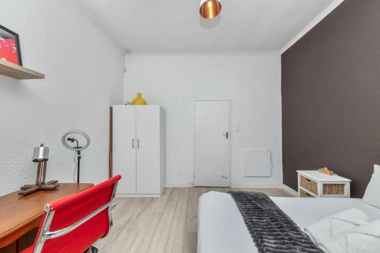 Modern And Stylish 2 Bd House In Claremont * Cape Town