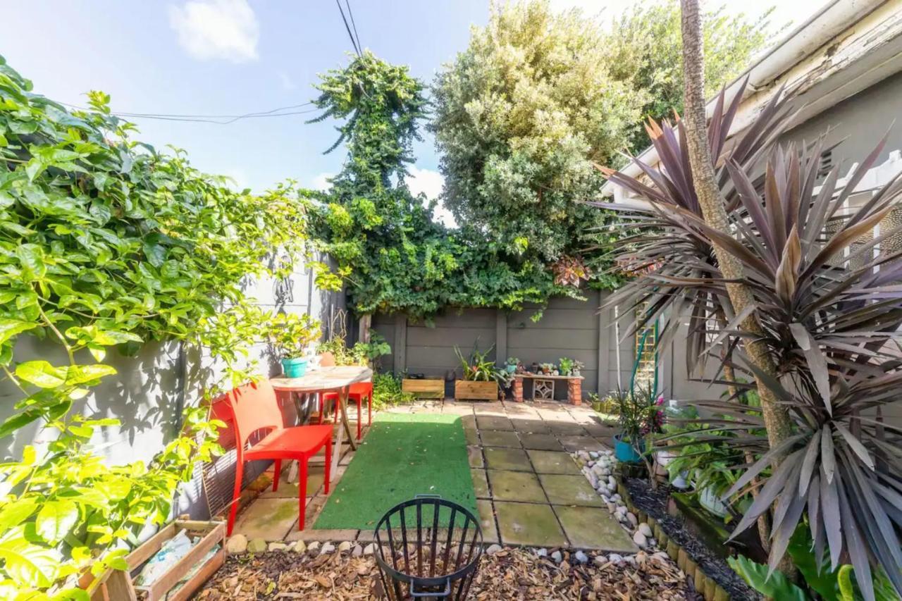 Modern And Stylish 2 Bd House In Claremont Holiday home