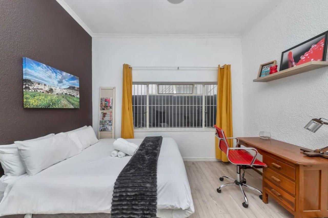 Modern And Stylish 2 Bd House In Claremont *