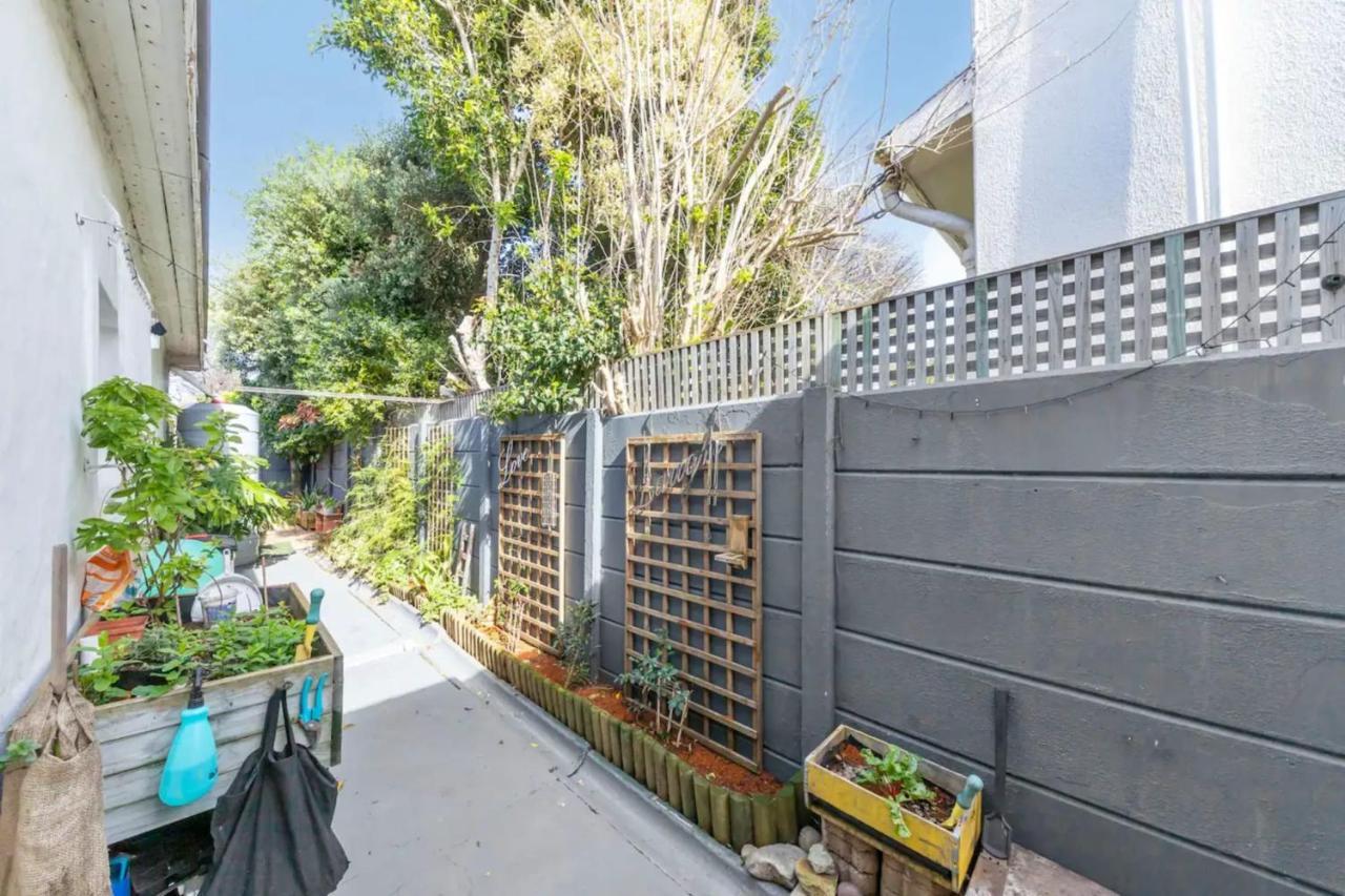 Modern And Stylish 2 Bd House In Claremont