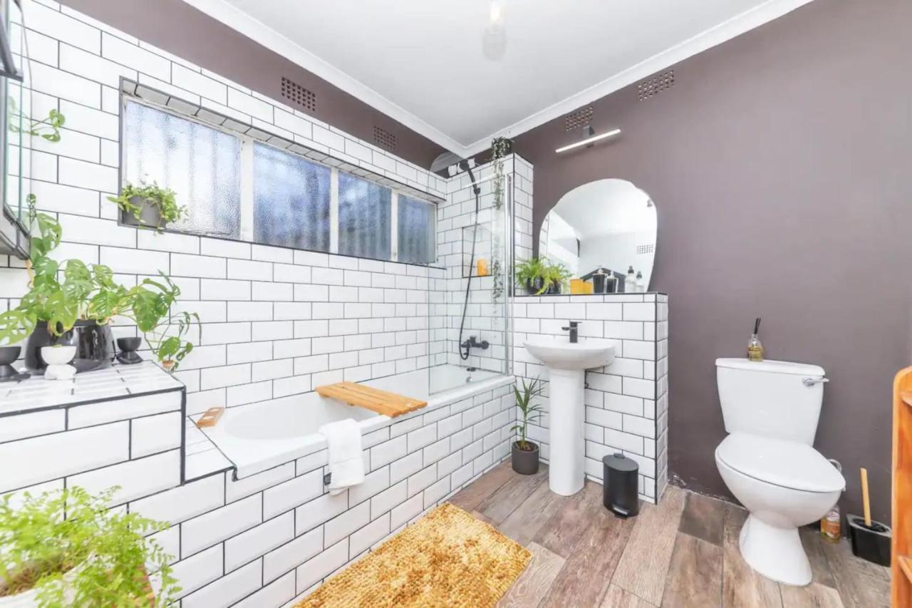 Holiday home Modern And Stylish 2 Bd House In Claremont Cape Town