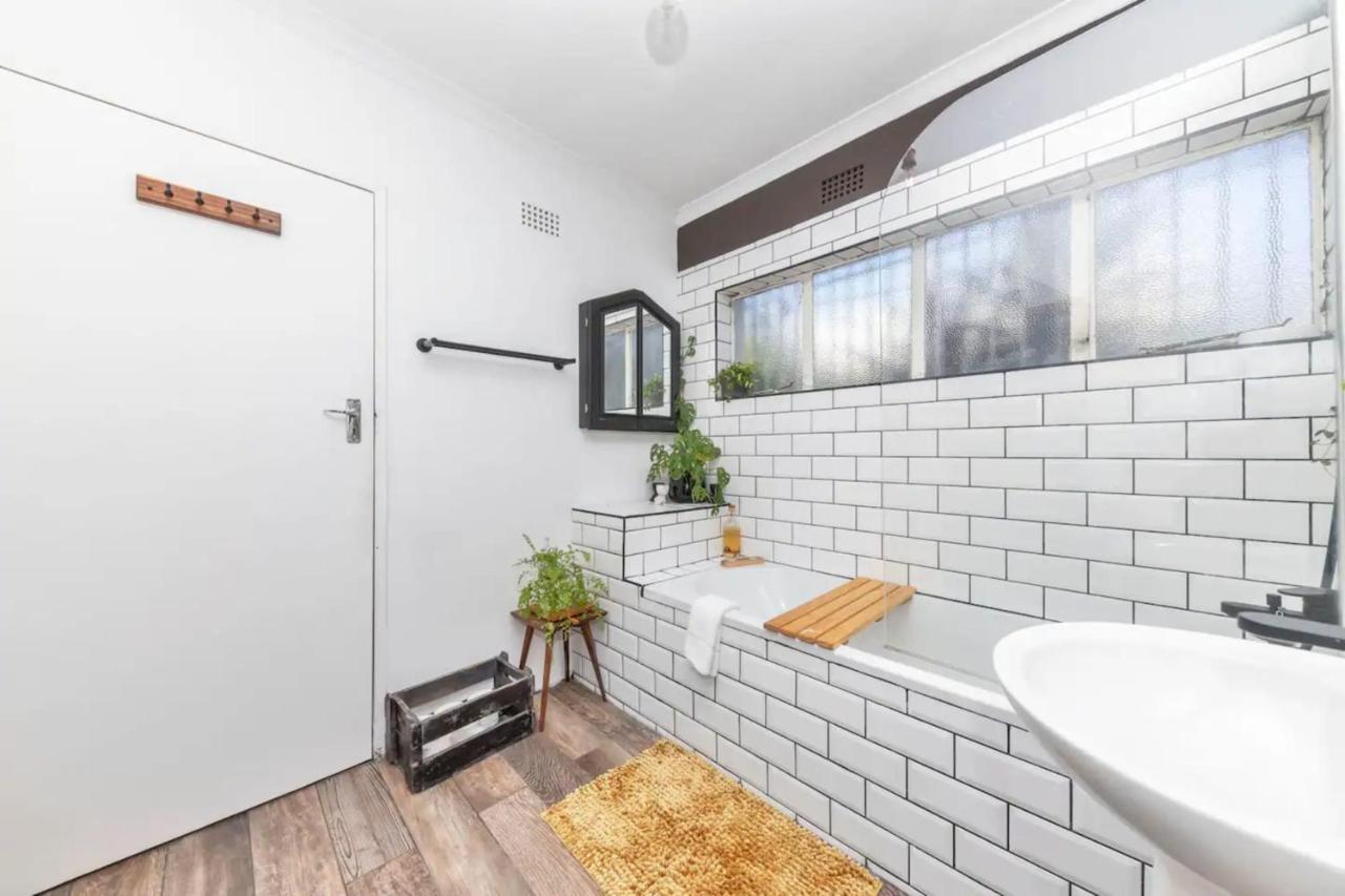Modern And Stylish 2 Bd House In Claremont * Cape Town